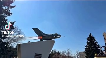 В детстве мы и наши дети всегда мечтали увидеть взлёт этого самолёта, не так ли? На Балке в Тирасполе