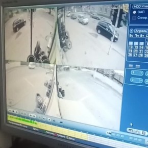 Момент аварии публикуют в водительских чатах, похоже на видео с камер шиномонтажки