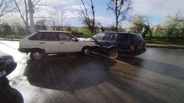 В автомобильной аварии в Бендерах пострадали дети – они находились в салоне «Фольксвагена», который столкнулся с ВАЗом
