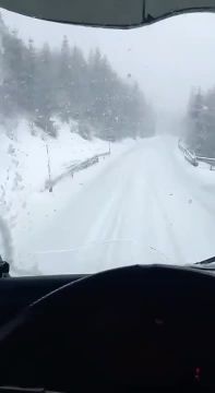 Пока мы удивлялись граду, Румынию сегодня буквально занесло снегом