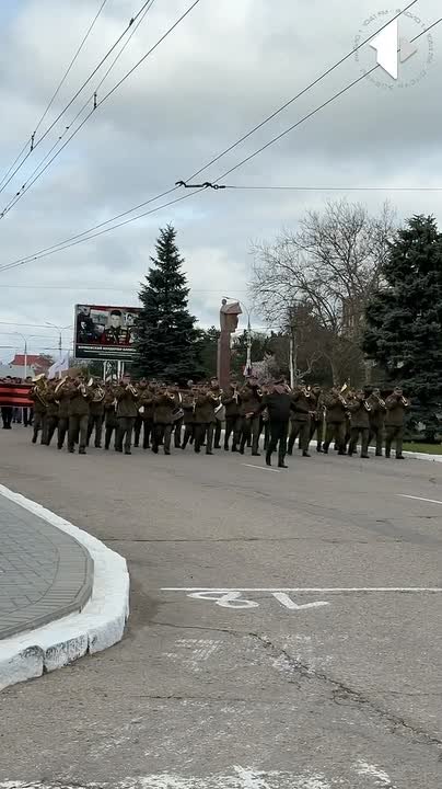 Памятная колонна отправляется на старт эстафеты