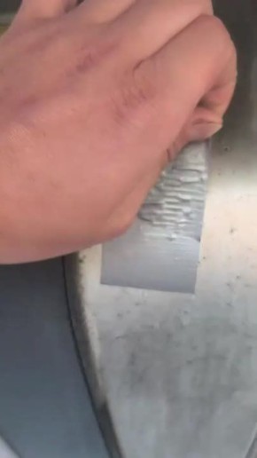 Дальнобойщик рассказал в Тиктоке, как ему в Румынии просверлили бак, слили 200 литров дизеля и залепили дырку изолентой