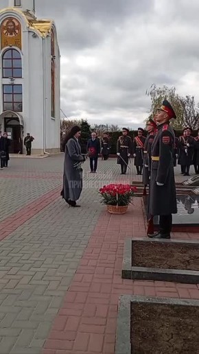 На столичном Мемориале славы возлагают цветы