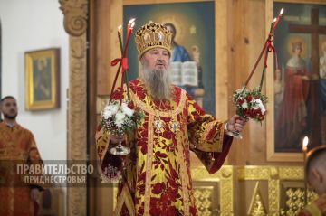 В пасхальную ночь архиепископ Тираспольский и Дубоссарский Савва возглавил праздничное богослужение в столичном соборе Воздвижения Креста Господня