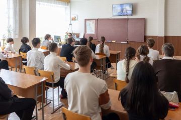 Восьмиклассникам рассказали об армии