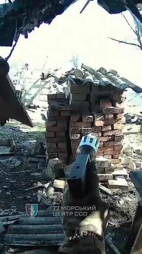 #Антидроновые_системы ВСУшник из 73-го центра ССО сбивает FPV дрон огнем стрелкового оружия