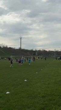 На городском стадионе в Слободзее сейчас драмы не меньше, чем во вчерашнем матче «Баварии» с «Реалом»