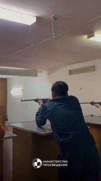 Для участников соревнований «Патриот – 2026» организовали выставку боевого оружия времен Великой Отечественной войны, показательные выступления отряда специального назначения и Роты почетного караула, а также экскурсию в...