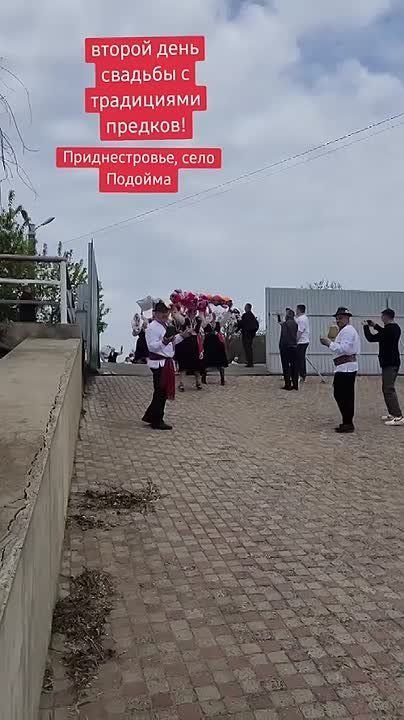 На севере Приднестровья в Подойме устроили второй день свадьбы по традициям предков