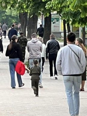 Тираспольчане идут в сторону театра