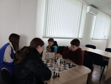 Шахматные турниры Победы прошли сегодня на базе СДЮШОР №4 и на городском стадионе