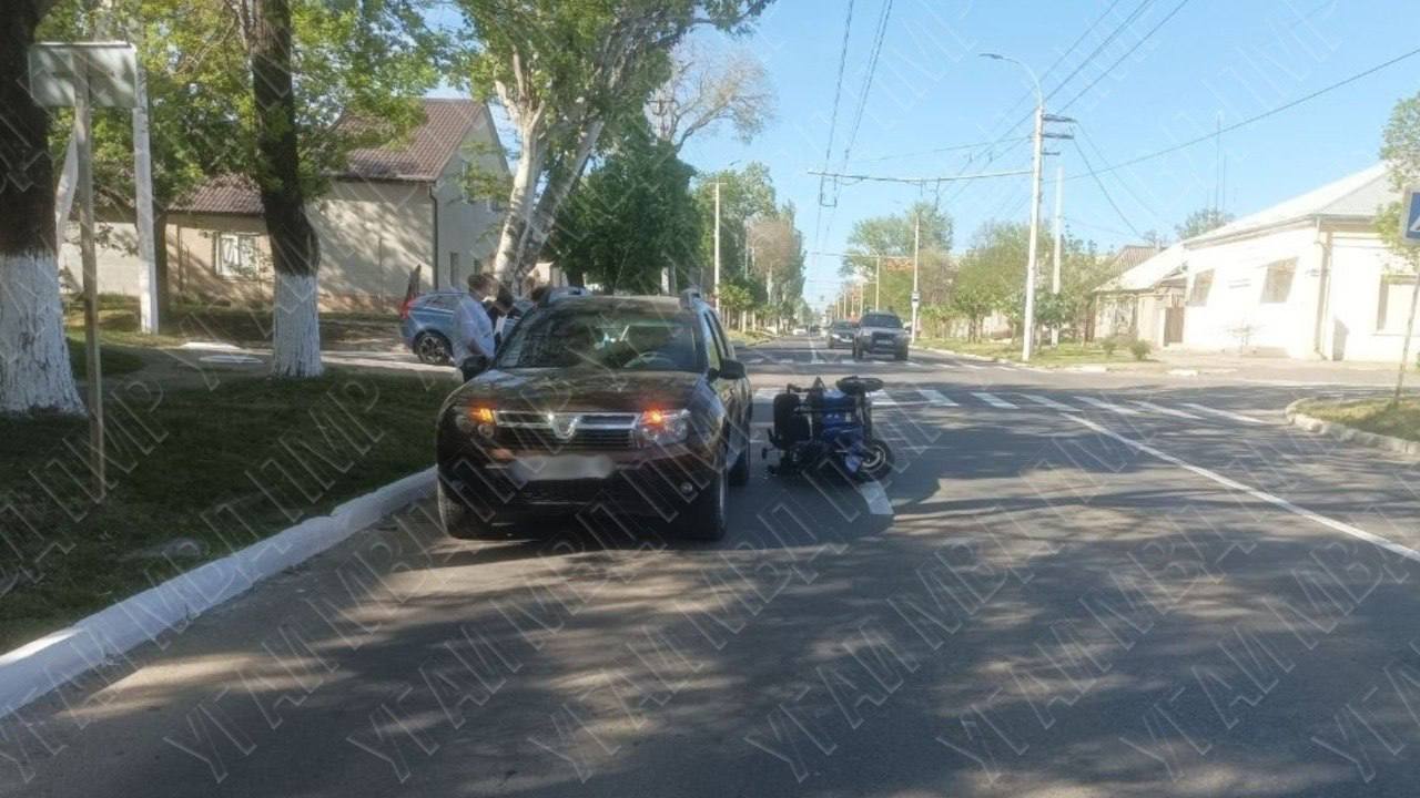 В Бендерах супруги упали с электроскутера