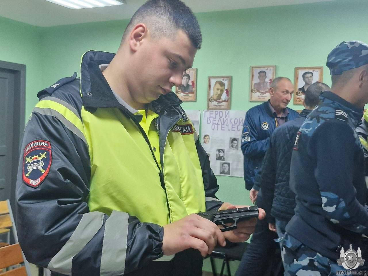 Разговор о важном. В общественной организации «Союз ветеранов УВД ПМР г. Бендеры» 13 мая состоялась встреча ветеранов органов внутренних дел с молодыми сотрудниками бендерской милиции