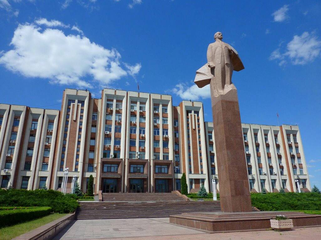 В Верховном Совете сегодня приняли решение о сокращении расходов целевых бюджетных фондов и целевых программ