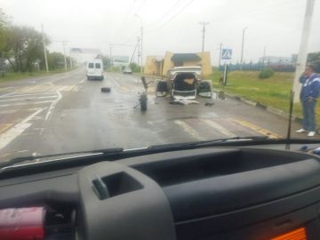 Выезд с Тирасполя у Фоишора водитель Форда выбрал небезопасный скоростной режим не справился с управлением на мокрой дороге и перевернулся