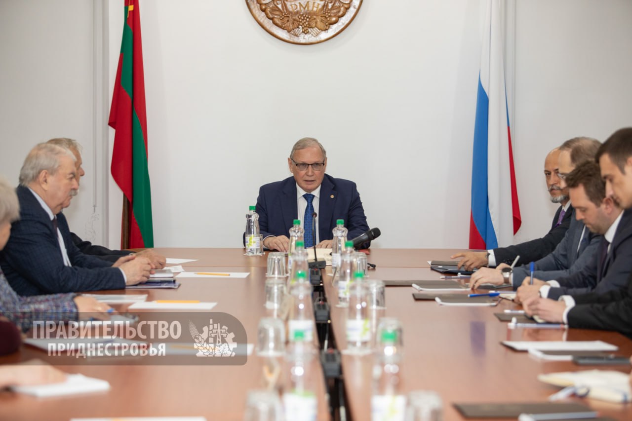 Сохранить производство, рабочие руки и стабильность в республике - эти вопросы стали ключевыми на встрече в Правительстве с Чрезвычайным и Полномочным Послом России в Молдове Олегом Озеровым