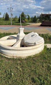 Фонтан сломали в сквере Солнечный на Балке в Тирасполе