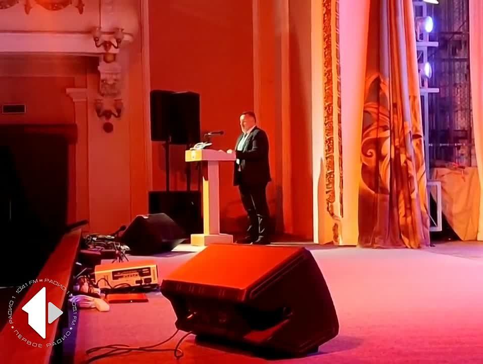 С приветственным словом на праздничном мероприятии выступил генеральный директор Медицинского центра «ТираМед» Андрей Панасюк