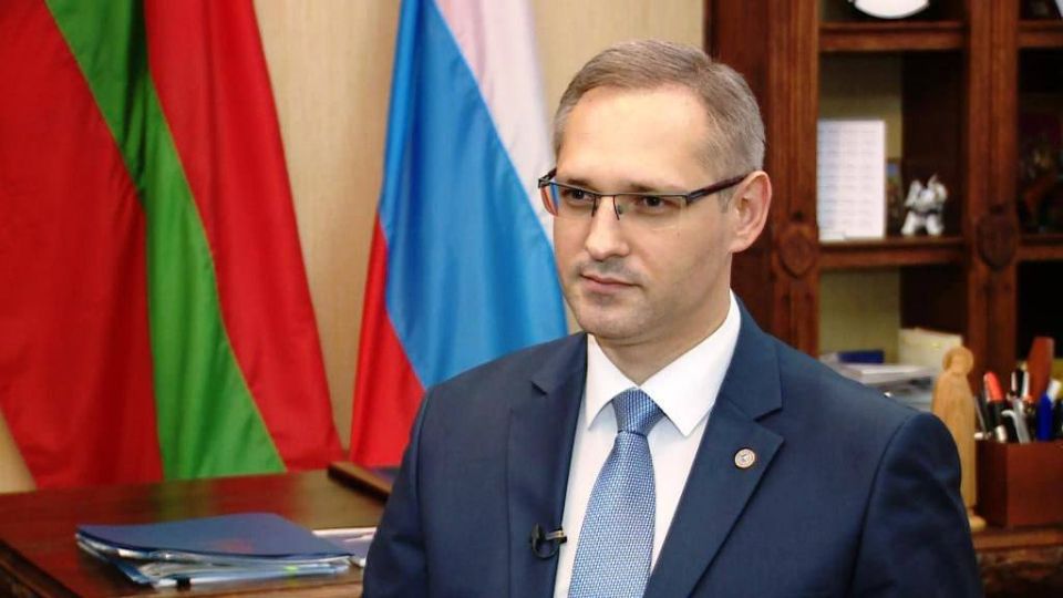 Виталий Игнатьев назвал важным сигналом для жителей Приднестровья подписание Президентом РФ указа об упрощённом получении гражданства РФ. Он отметил, что такая возможность теперь открывается для сотен тысяч граждан ПМР