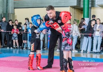 Около 250 спортсменов собрались в физкультурно-оздоровительном комплексе «Северный» МОУ ДО «СЦСДЮШОР» г. Бендеры для участия в Международном турнире по кикбоксингу, посвящённом Международному дню защиты детей