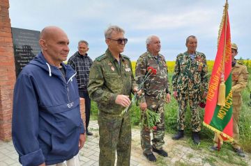 У Кошницкой развилки в Дубоссарском районе сегодня собрались ветераны Республиканской гвардии из Дубоссар, Тирасполя и Рыбницы, чтобы вспомнить боевых товарищей, погибших в ходе вооруженного конфликта 1992 года