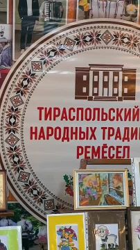 В Тираспольском Доме народных традиций и ремесел прошла выставка «В стране высоких вдохновений», приуроченная ко Дню славянской письменности и культуры