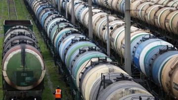 Правительство Молдавии одобрило законопроект о создании в республике первой национальной системы стратегических запасов нефтепродуктов к 2034 году на случай чрезвычайных ситуаций, заявил министр энергетики Дорин Жунгиету по...