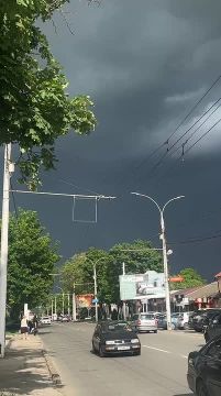 Чёрные тучи окутали столицу