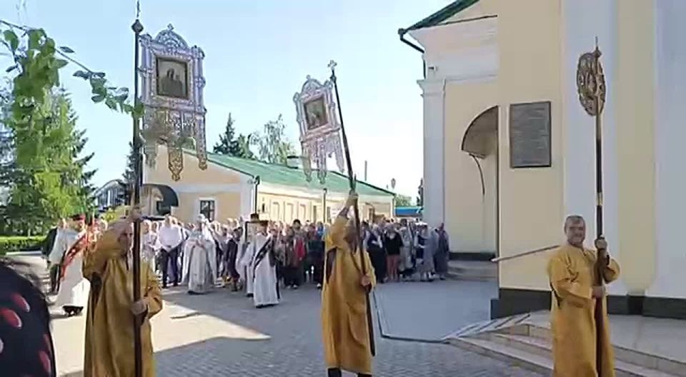 В Преображенском соборе прошли Божественная литургия и Крестный ход в честь дня перенесения мощей Святителя Николая Чудотворца из Мир Ликийских в Бари