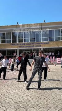 Выпускники столичного лицея собрали все тренды в танцах