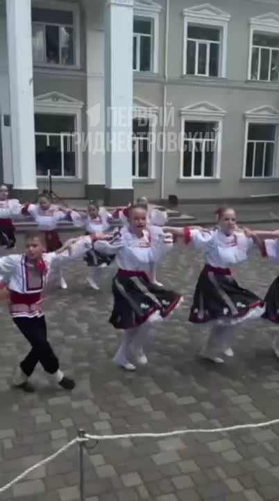 В Слободзее прямо сейчас проходит праздник славянской письменности и культуры – выступают местные коллективы