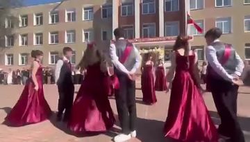 В столичной школе №14 под знаменитую композицию Стинга устроили настоящее представление