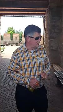 Сын президента Австрии - эксперт по развитию туризма в Европе Флориан Ван дер Беллен приехал в Бендерскую крепость со своими коллегами, чтобы показать им, как красиво в Приднестровье