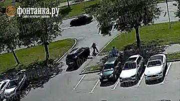 В Питере две девочки на одном самокате влетели в автомобиль