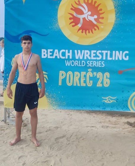 Борец вольного стиля Богдан Карагеорги стал бронзовым призёром чемпионата Европы по пляжной борьбе