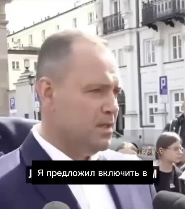Президент Польши Навроцкий - потребовал отобрать у Зеленского высшую госнаграду Польши из-за прославления лидеров украинских националистов: