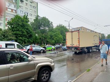 Крупная авария на Варе в центре Тирасполя (перекресток Карла Либкнехта и Манойлова)