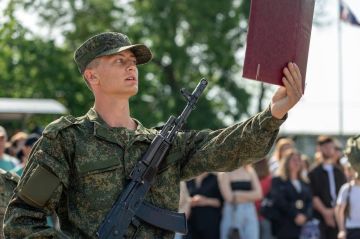 Новобранцы весеннего призыва приняли военную присягу
