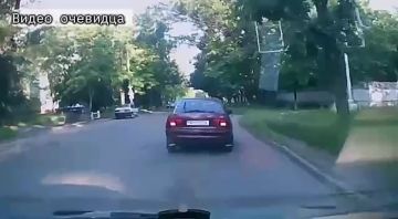 Манёвр водителя «Форда». В Тирасполе 9 июня очевидец заснял автомобиль «Форд»