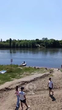 Сегодня на столичный городской пляж до обеда пришли около 80 человек