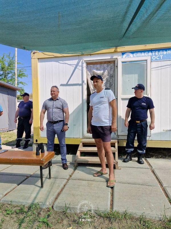Заместитель министра-начальник ГУпЧС Вадим Шмаленко проверил спасательный пост на бендерском пляже