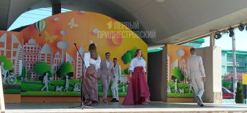 На сценической площадке начался концерт и церемония награждения