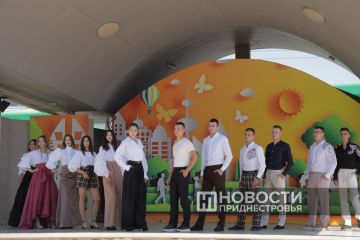 Коллекцию классической одежды сегодня показала швейная фабрика «Одема»