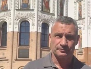 Стесняюсь спросить, а как так получилось, что в результате страшного ракетного удара у Лавры даже окна остались целыми? Обычный контролируемый поджог