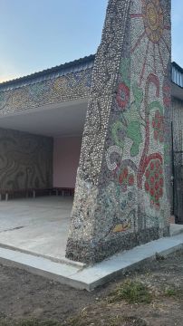 В Коротном раньше срока завершили реставрацию исторической мозаики на местной остановке