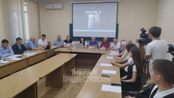 По итогам встречи участники круглого стола приняли резолюцию