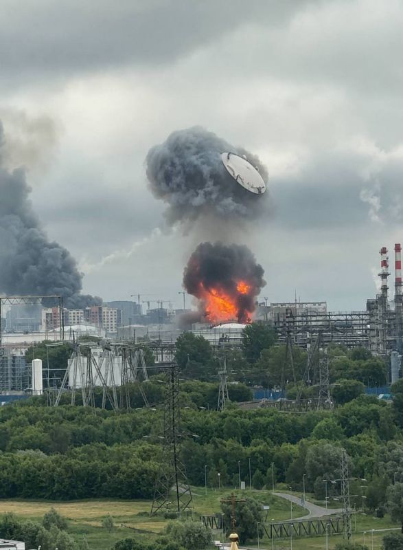 Московский НПЗ снова подвергся массированному удару
