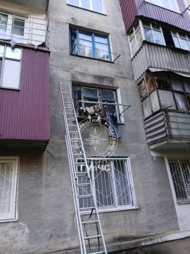 8-летняя девочка выпала из окна третьего этажа