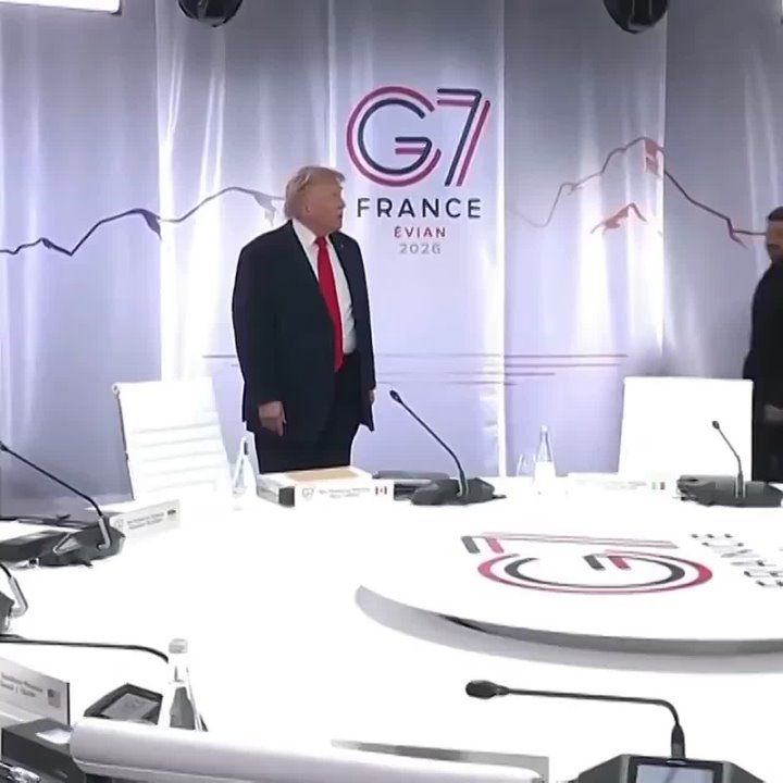 Макрон пытается подвести к Трампу Зеленского, но Трамп делает вид, что не замечает его