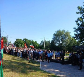 На Мемориале Памяти и Скорби в Бендерах руководители республики, защитники Приднестровья и жители города почтили минутой молчания память павших
